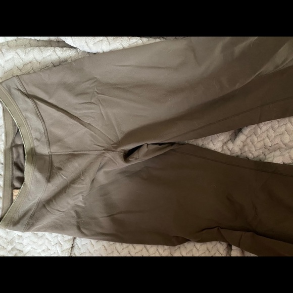 Lululemon crop pants - Picture 2 of 2